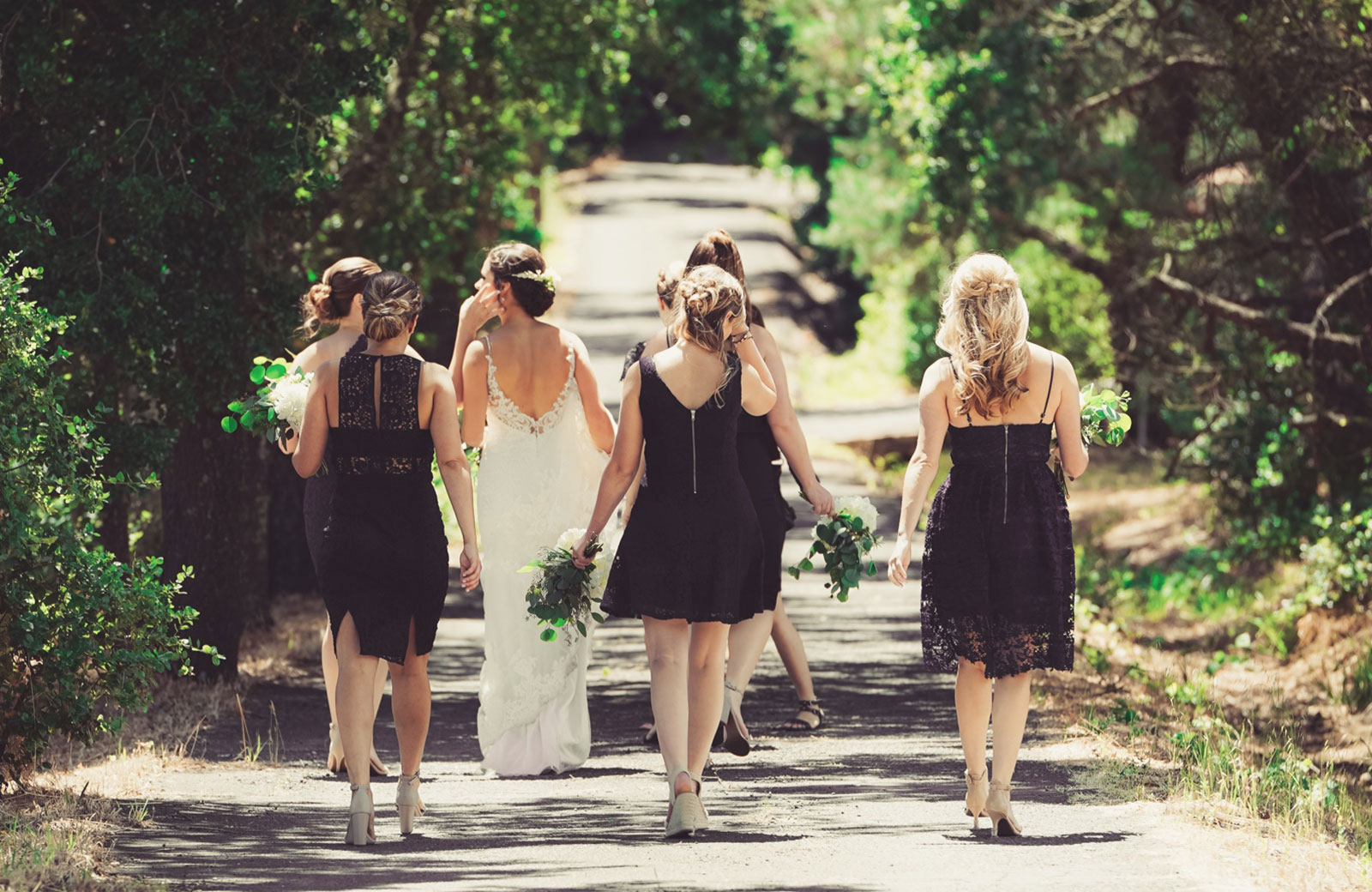 donne-cerimonia-sposa-giardino.jpg